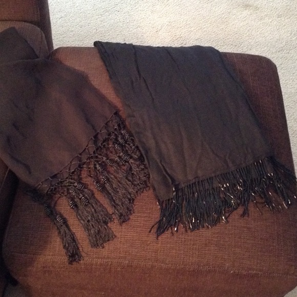 Super adorable black scarfs!