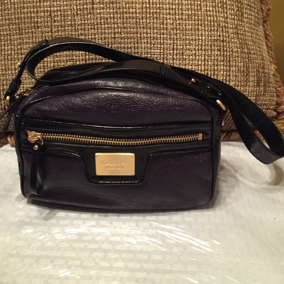 🎈"SOLD" 🎈🔴🔴🔴🔴 Vera Wang Handbag
