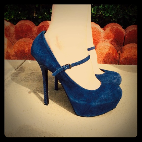Sexy blue suede platform Mary Jane pumps!