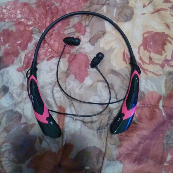 🚫SOLD🚫Bluetooth headphones