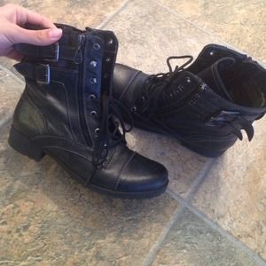 GUESS combat boots