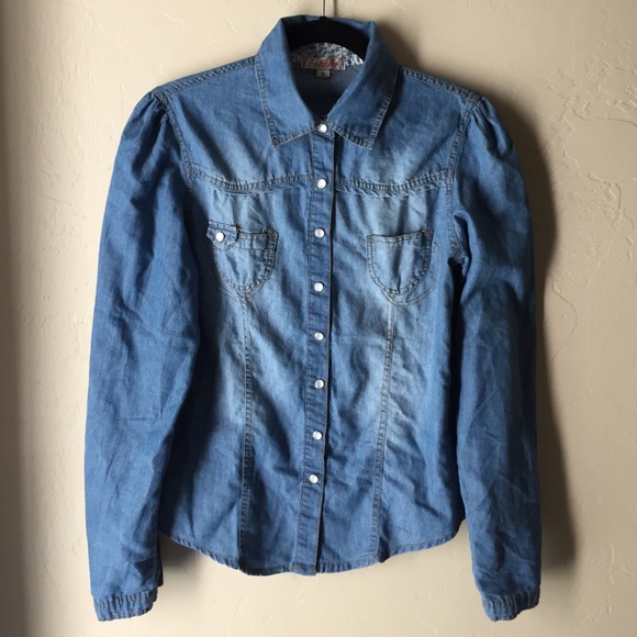 🚫SOLD🚫 NWOT Denim Chambray Shirt - Picture 1 of 4