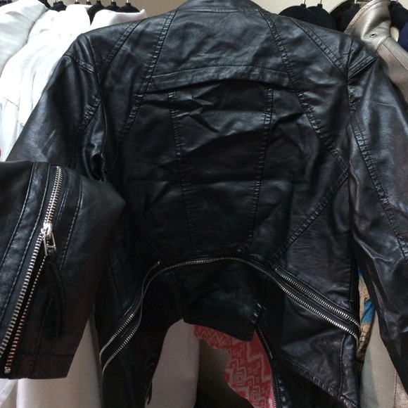 Black vegan leather jacket - Picture 3 of 4