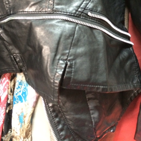 Black vegan leather jacket - Picture 4 of 4