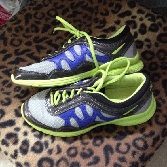 Curves Sneakers