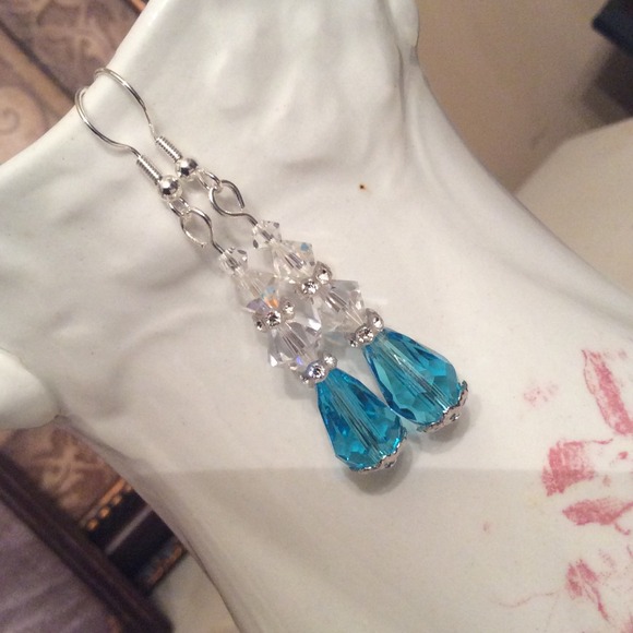 BOGO SALE 💕️ Elegant Tear-Drop - Picture 2 of 4