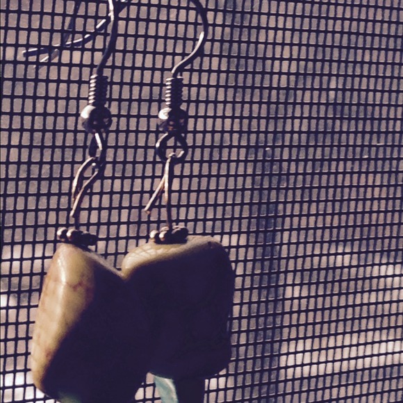 Hand beaded stone earrings. - Picture 2 of 3