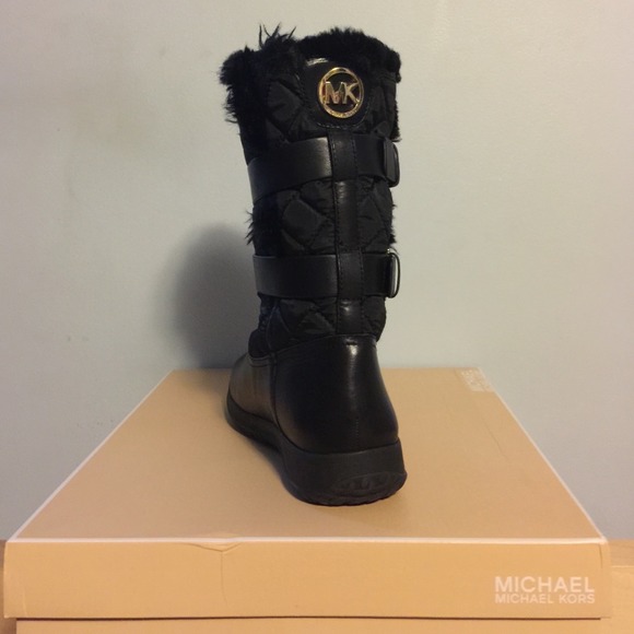 ~*SOLD*~ Michael Kors Aaran Winter Boots - Picture 3 of 4