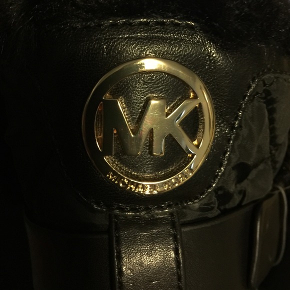 ~*SOLD*~ Michael Kors Aaran Winter Boots - Picture 4 of 4