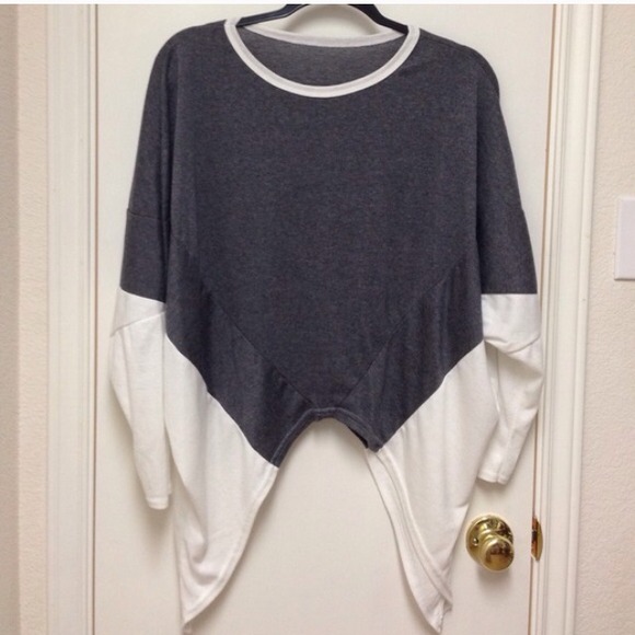 SOLD:: NWOT Batwing a Loose Fitting Top - Picture 1 of 3