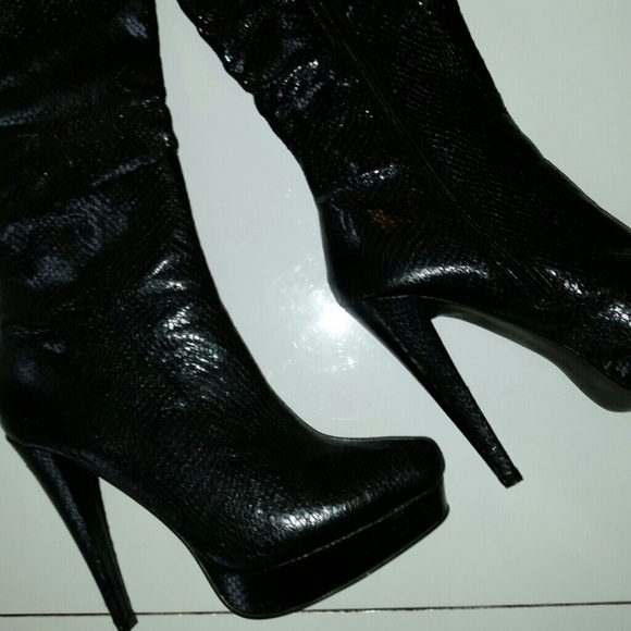 Size 7 black knee high boots