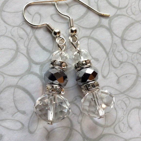 Jewelry - BOGO SALE 🎉 GORGEOUS Glass Earrings