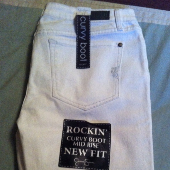BNWT CURVY BOOT CUT JEANS!
