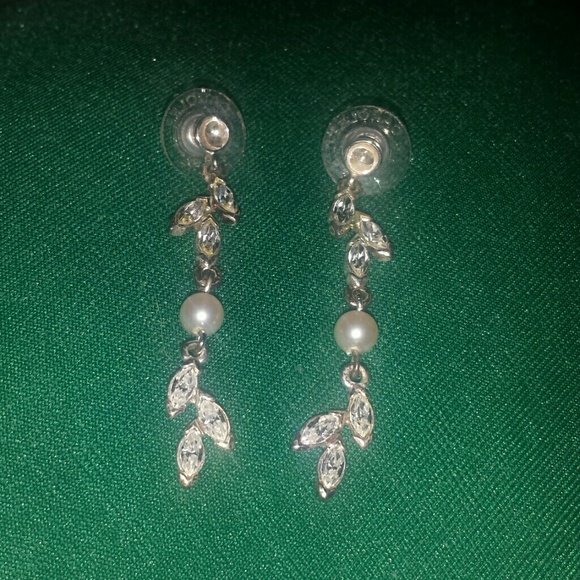 Rhinestone dangle earring