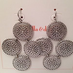 Stella & Dot Medina Chandelier earrings