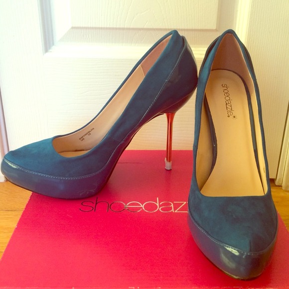 Teal paten leather and suede high heels 💕