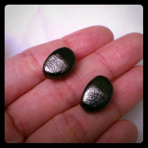 Earrings new without tag. Never been worn