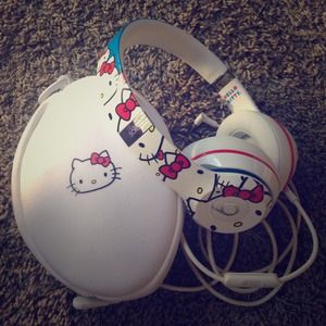 ✅SOLD ON EBAY✅ HELLO KITTY BeatsbyDre