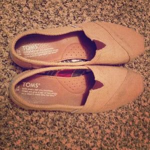 Toms size 8