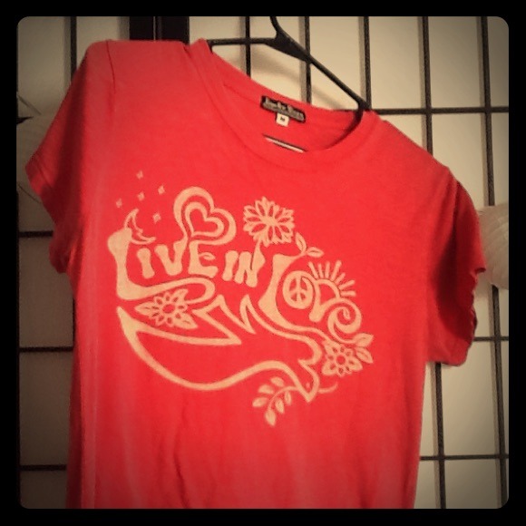 Lucky Live in Love Tee