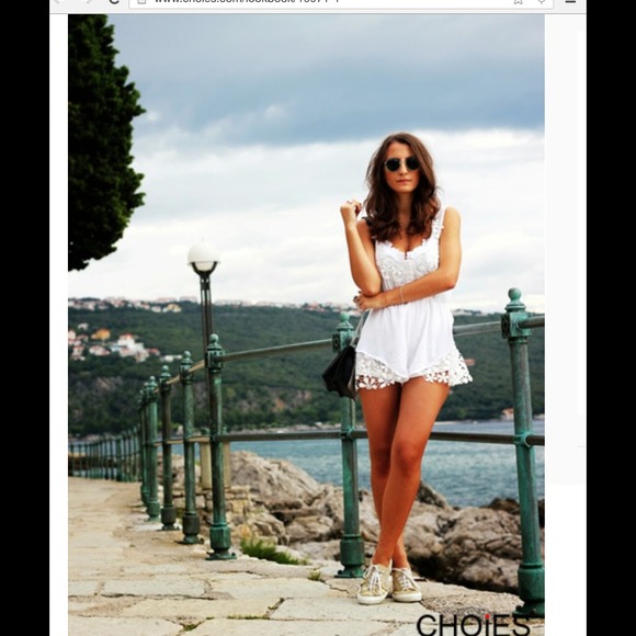 [SOLD ON VINTED] White Lace Romper Playsuits - Picture 3 of 4