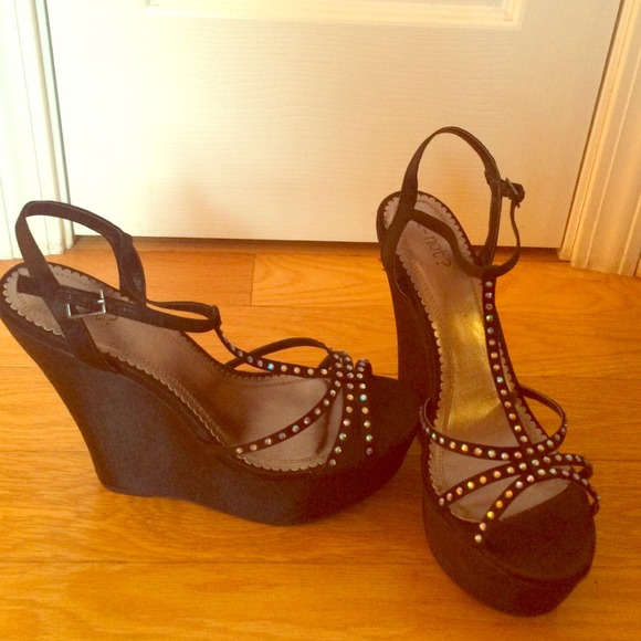 Black sparkly wedge high heels 💎