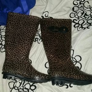 Leopard print rain boots!