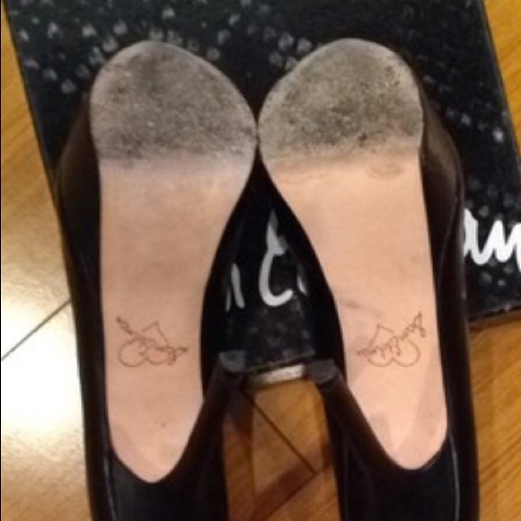 Shoes - Picture 2 of 4