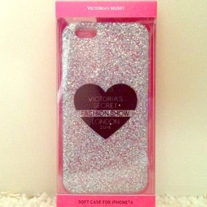 BNWT 2014 VSFS IPHONE 6 CASE😍
