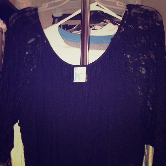 Black crop top with lace