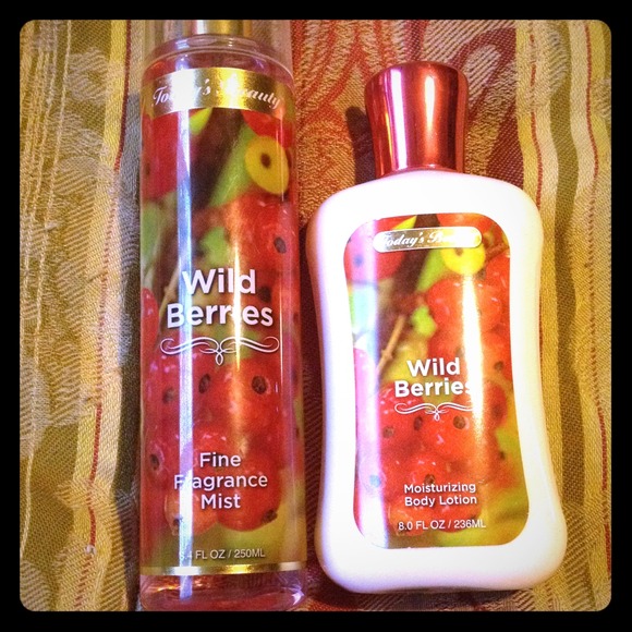 Wild Berries lotion and body spray ☺️