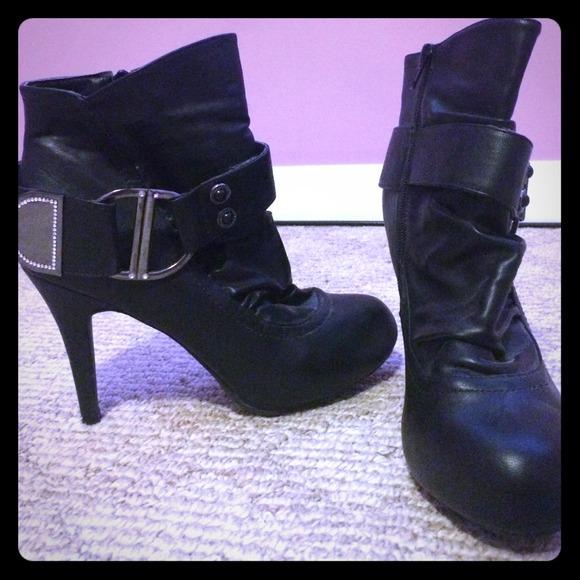 Black ankle boots 💋