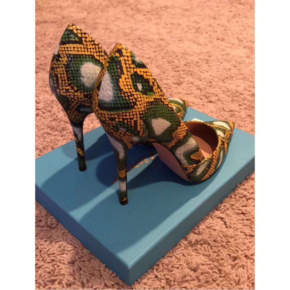 Shoes - Picture 3 of 4