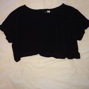 Cropped flowy black tee