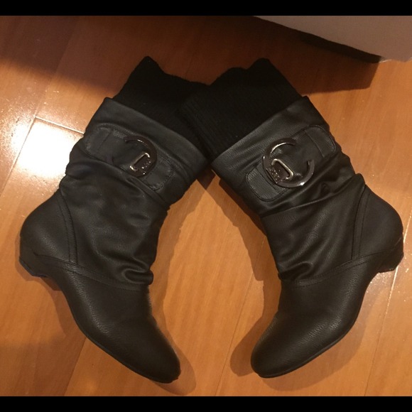 Black boots with sweater top detail sz 6.5.