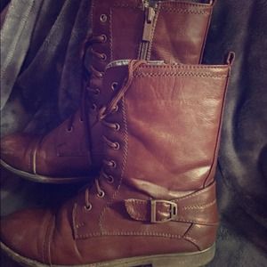 TRADING COMBAT BOOTS