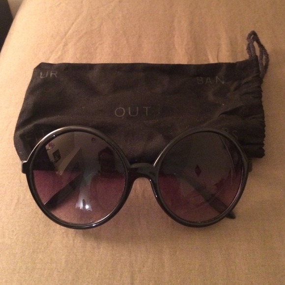 Urban Outfitters Accessories - Round large black sunglasses