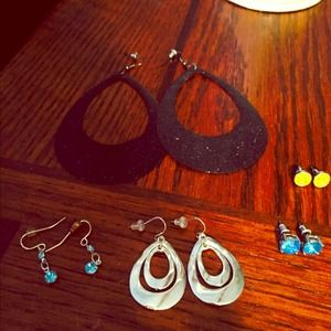 5 pairs of earrings