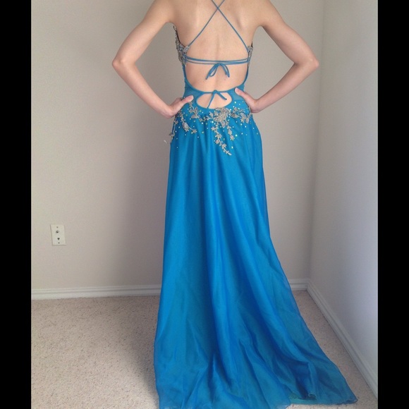 Prom dress designed by Arquelio Rivera - Picture 3 of 4