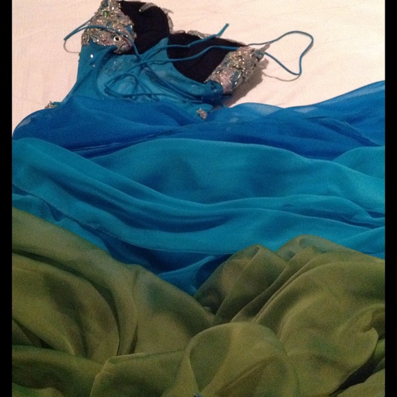 Prom dress designed by Arquelio Rivera - Picture 4 of 4