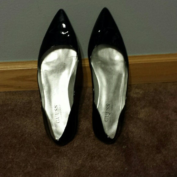 Guess Pointed Flats
