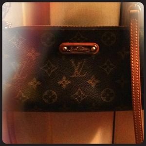 Authentic Louis Vuitton Eva clutch