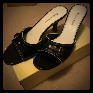 *REDUCED*Etienne Aigner black kitten heels