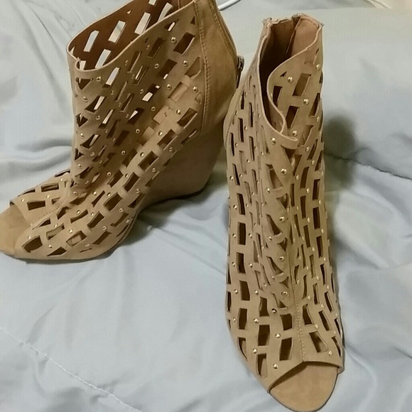 Nude wedge shoes