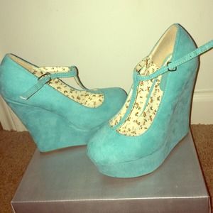 NWOT  mint color wedges
