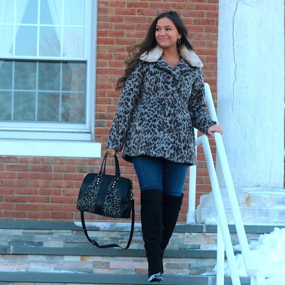 Jackets & Blazers - Leopard Coat w/ Faux Fur Collar! Jackets & Blazers - Leopard Coat w/ Faux Fur Collar!