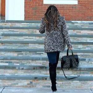 Jackets & Coats - Leopard Coat w/ Faux Fur Collar! Jackets & Coats - Leopard Coat w/ Faux Fur Collar!