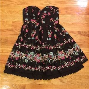 Floral black printed strapless sweetheart dress
