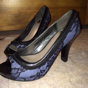 BLUE, BLACK LACE HEELS!