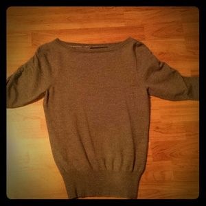 3/4 sleeve sweater top.